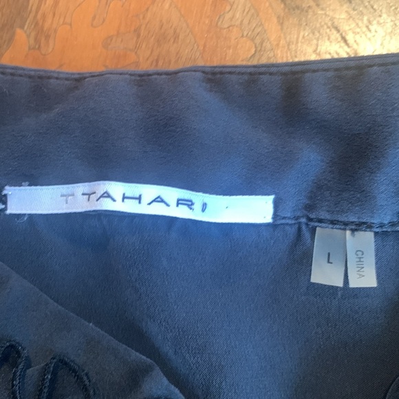 Tahari Black Sleeveless Silk Blouse Top Ruffle Neck Women’s Large - Picture 6 of 7